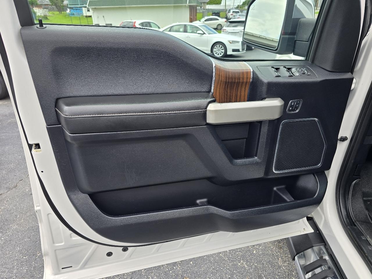 Ford F-150 4WD SuperCrew 145" Lariat 2016