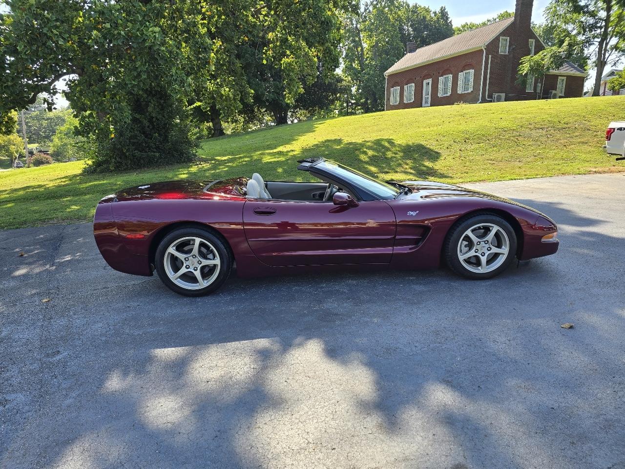 Chevrolet Corvette 2dr Conv w/2LT 2003