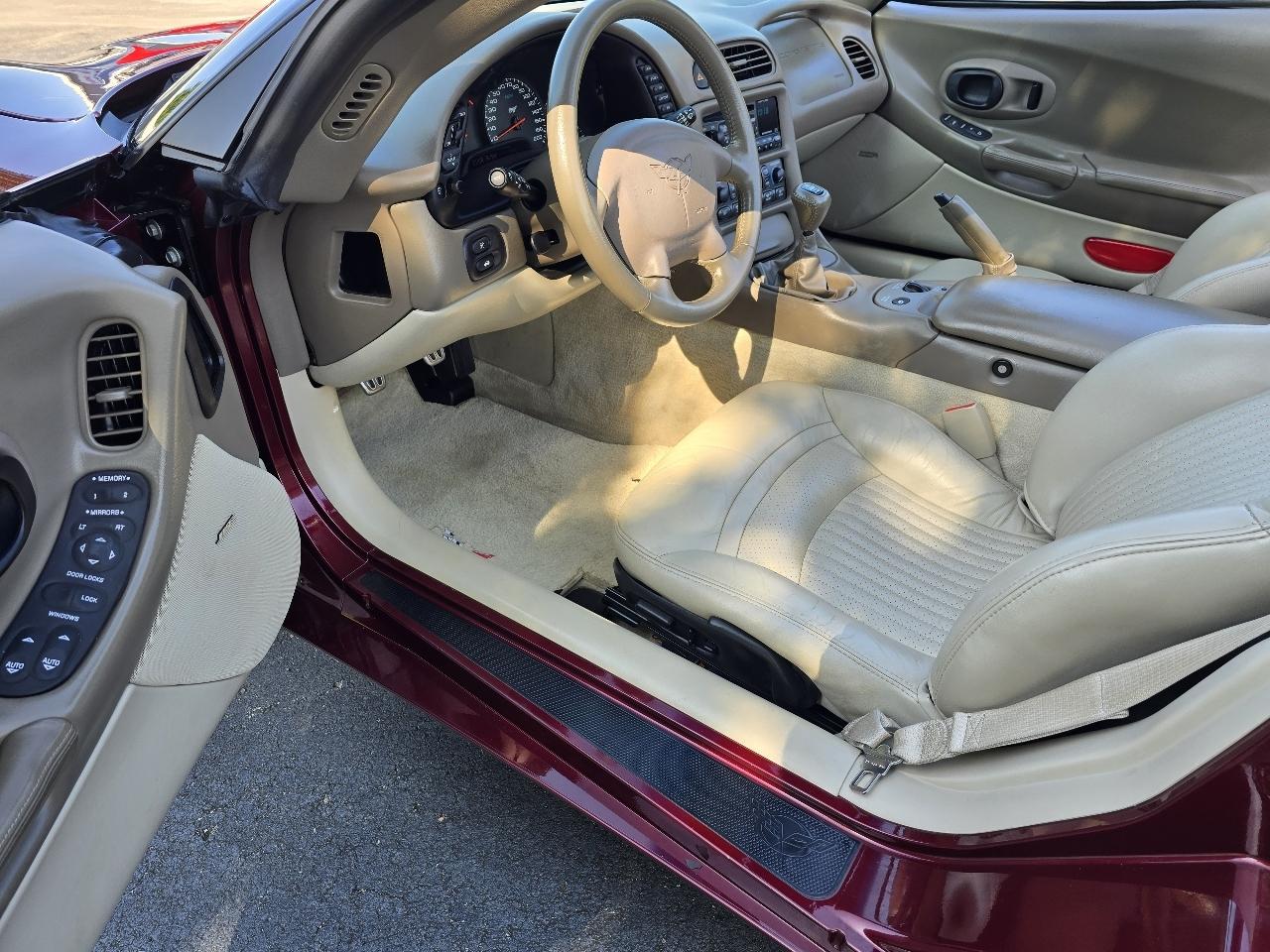 Chevrolet Corvette 2dr Conv w/2LT 2003