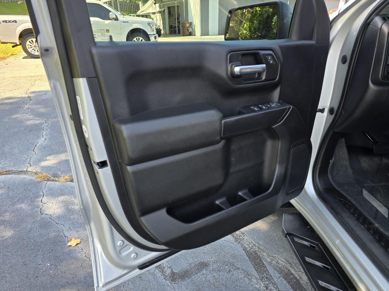 Chevrolet Silverado 1500 4WD Crew Cab 143.5" Custom 2021