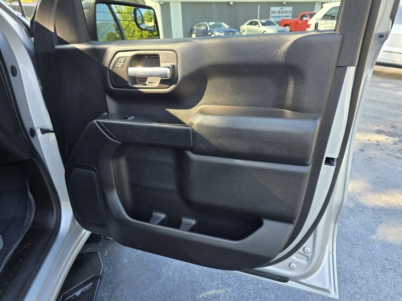 Chevrolet Silverado 1500 4WD Crew Cab 143.5" Custom 2021