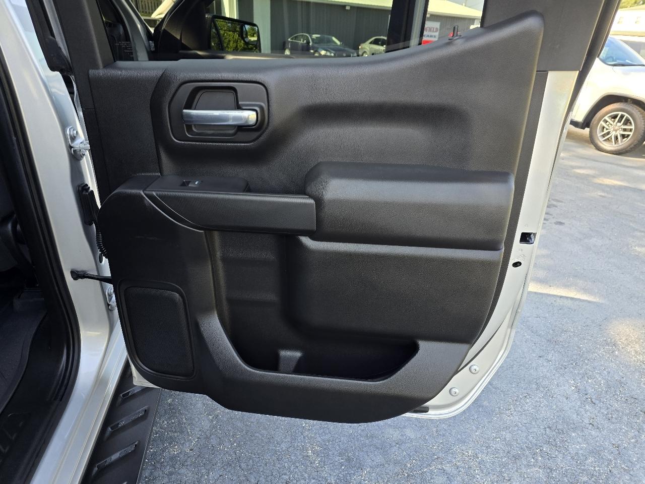 Chevrolet Silverado 1500 4WD Crew Cab 143.5" Custom 2021