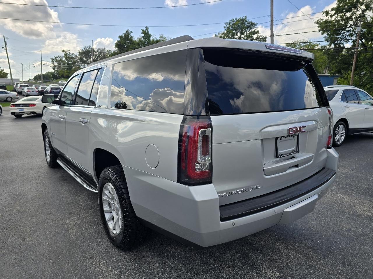 GMC Yukon XL SLT 4WD 2017