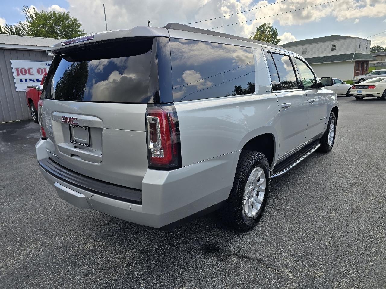 GMC Yukon XL SLT 4WD 2017