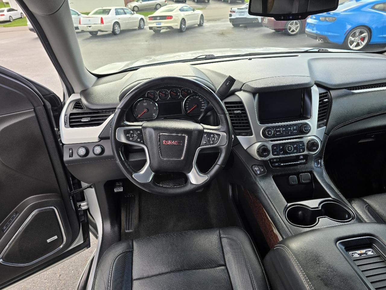 GMC Yukon XL SLT 4WD 2017