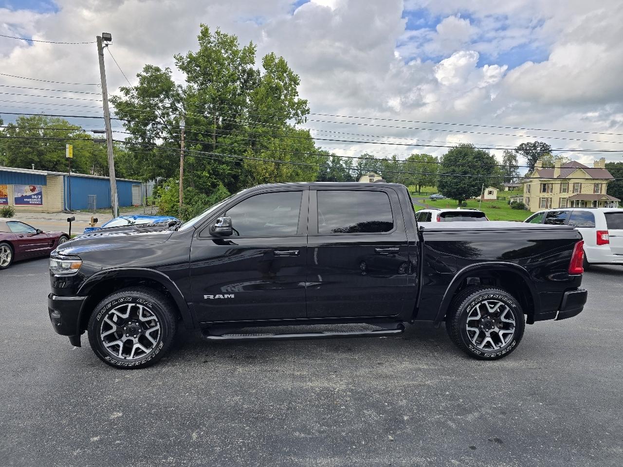 RAM 1500 Laramie Crew Cab SWB 4WD 2025