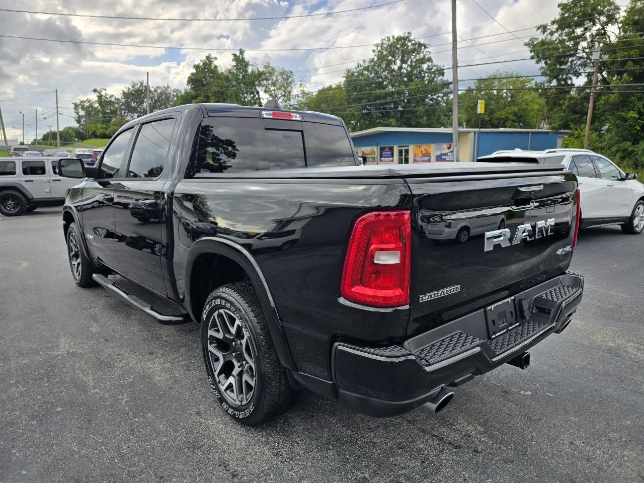 RAM 1500 Laramie Crew Cab SWB 4WD 2025