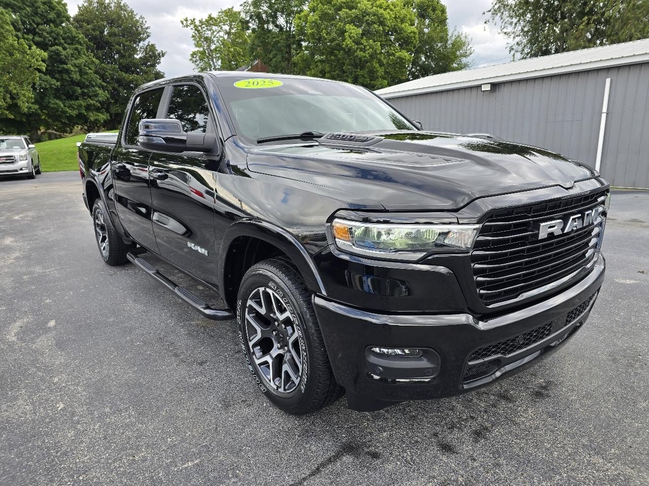 RAM 1500 Laramie Crew Cab SWB 4WD 2025