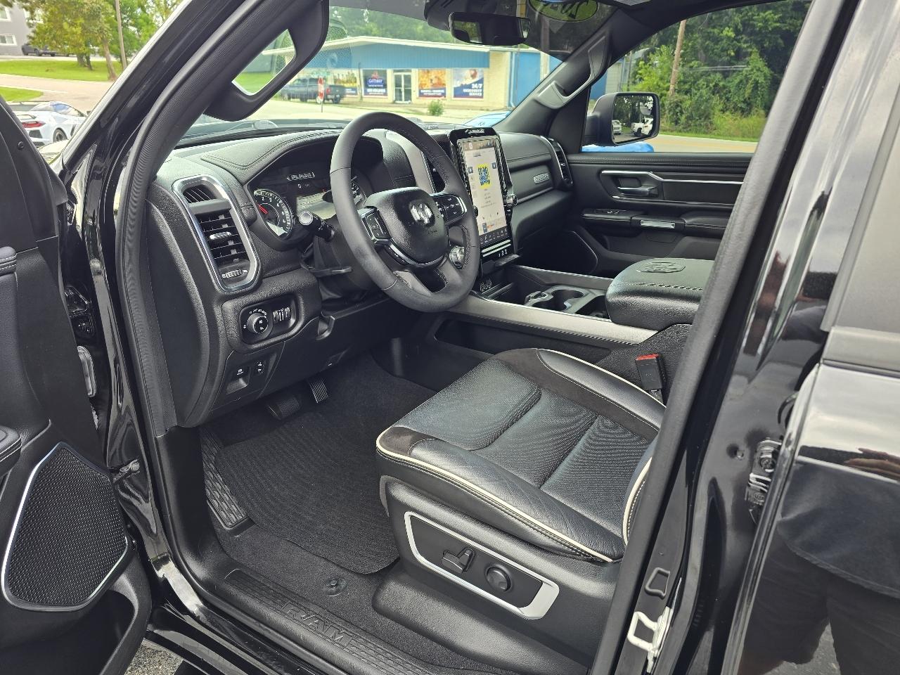 RAM 1500 Laramie Crew Cab SWB 4WD 2025