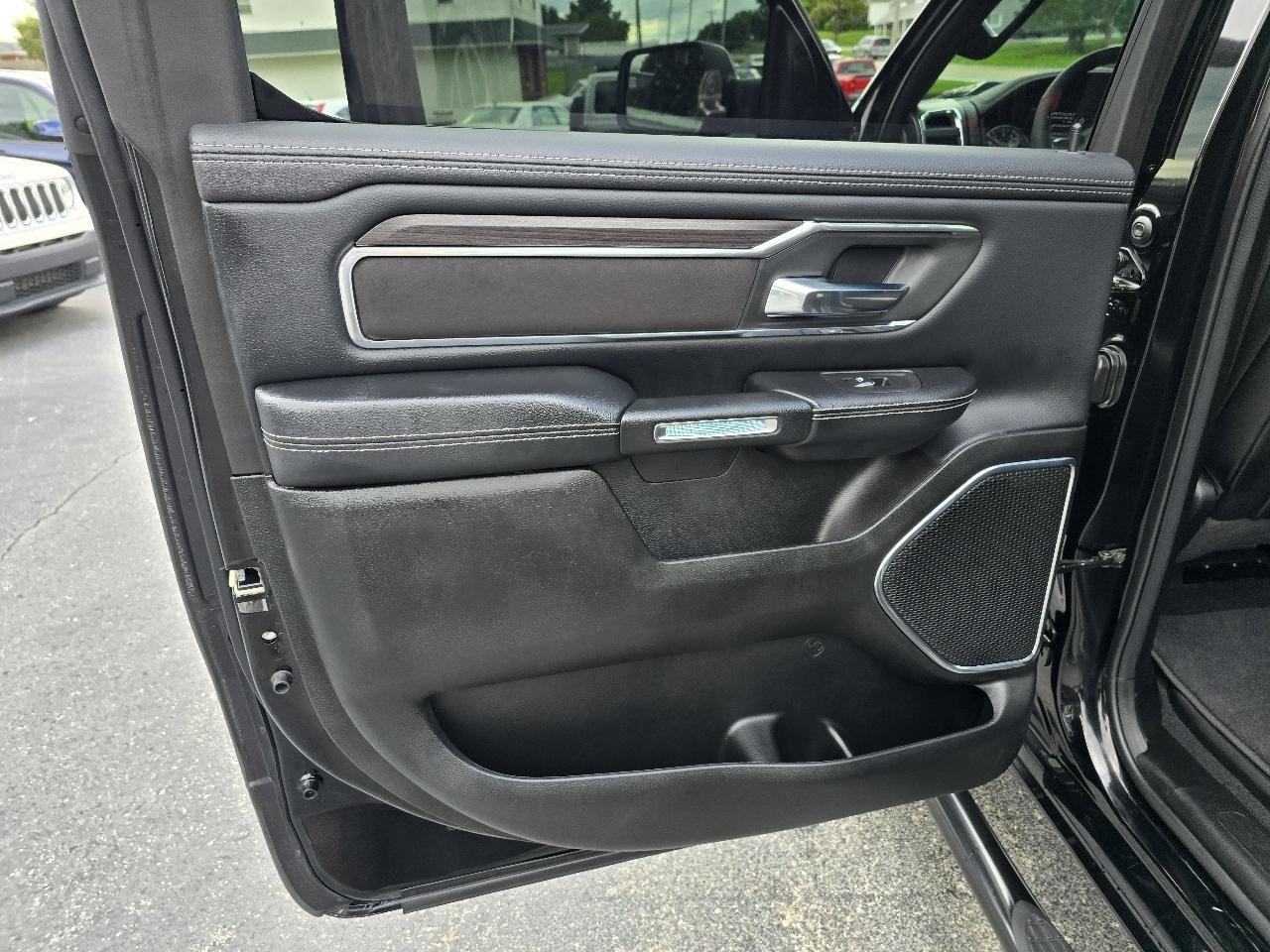 RAM 1500 Laramie Crew Cab SWB 4WD 2025