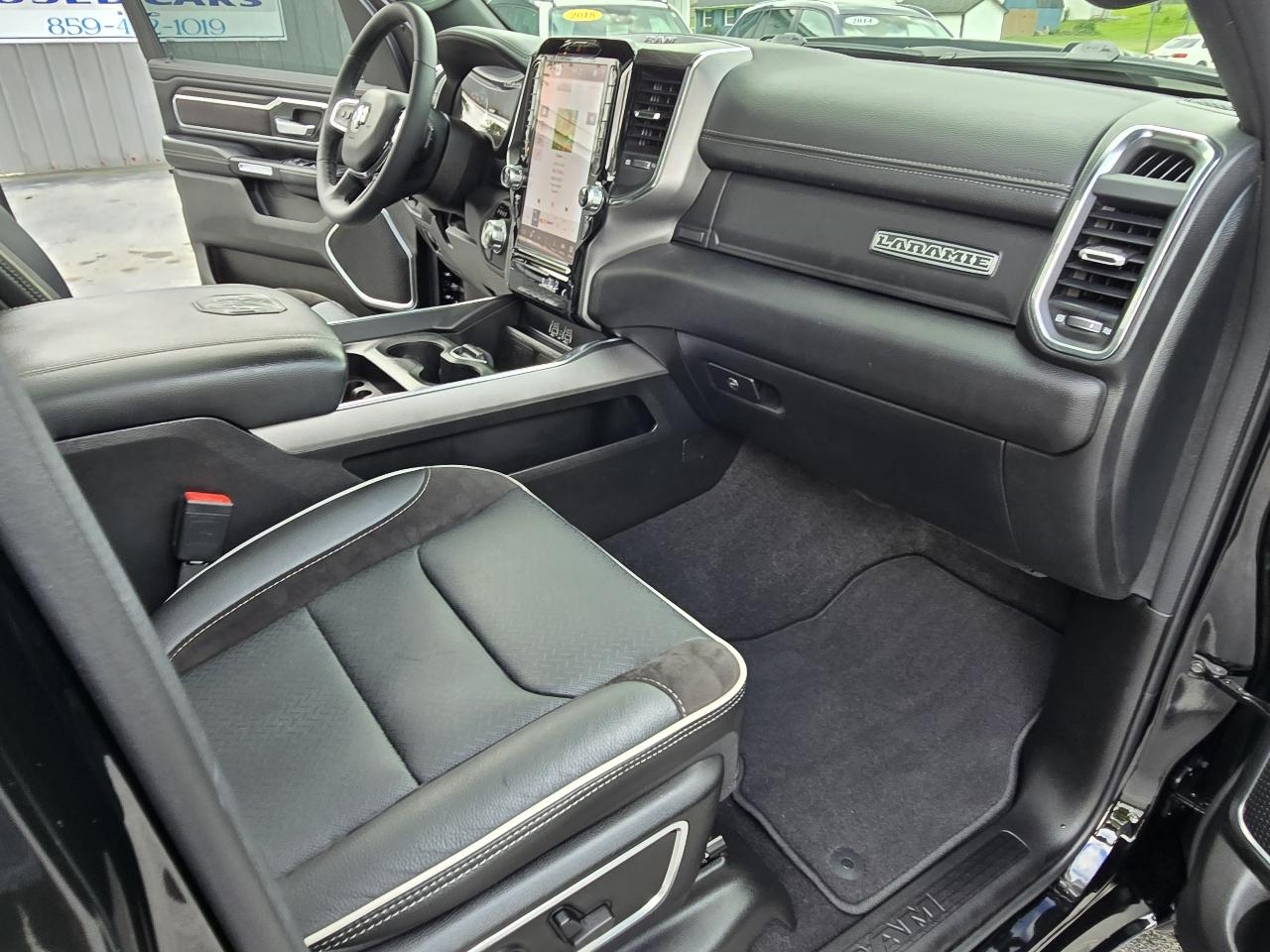 RAM 1500 Laramie Crew Cab SWB 4WD 2025