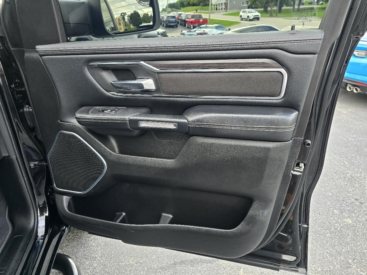 RAM 1500 Laramie Crew Cab SWB 4WD 2025