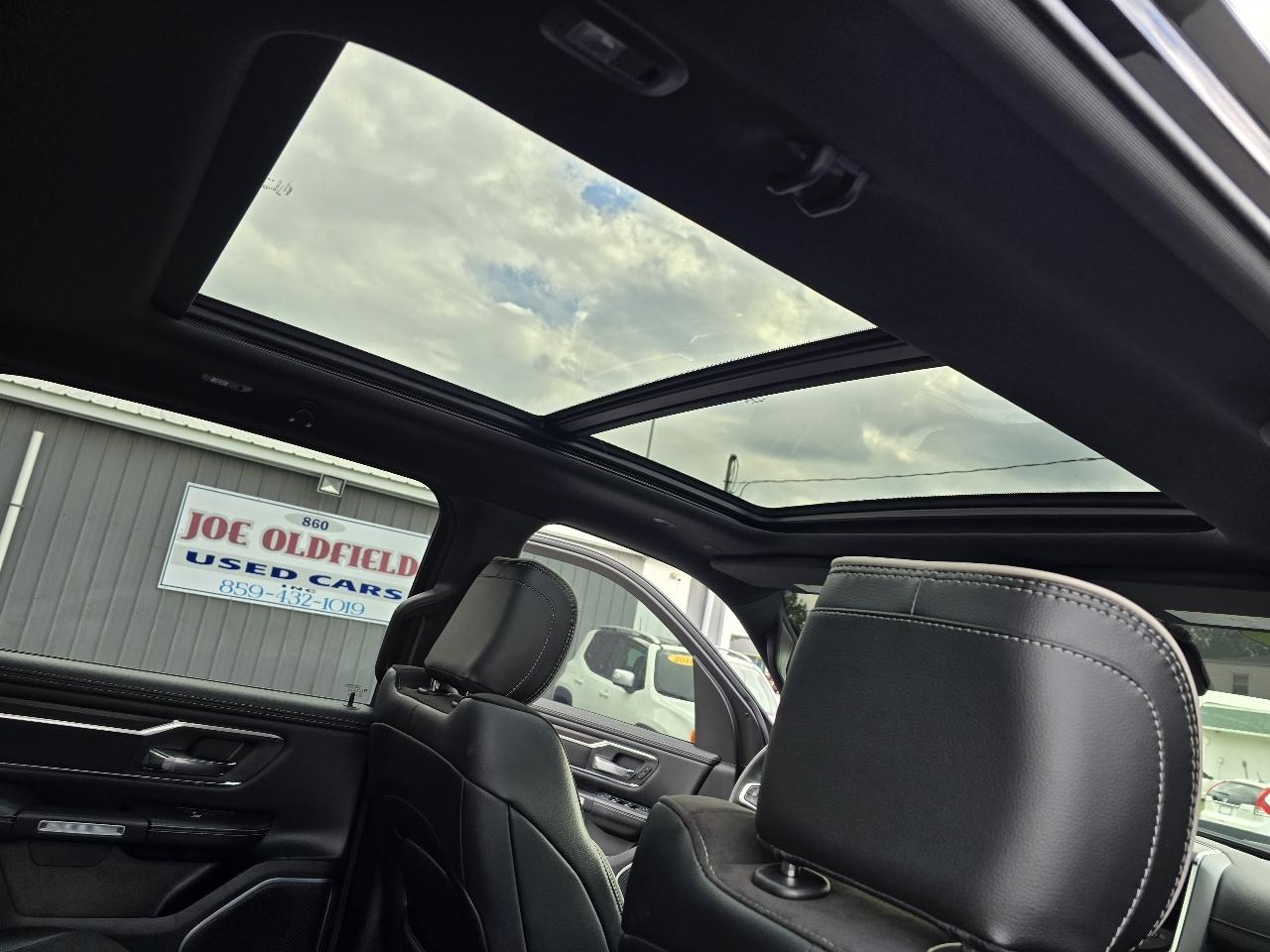 RAM 1500 Laramie Crew Cab SWB 4WD 2025