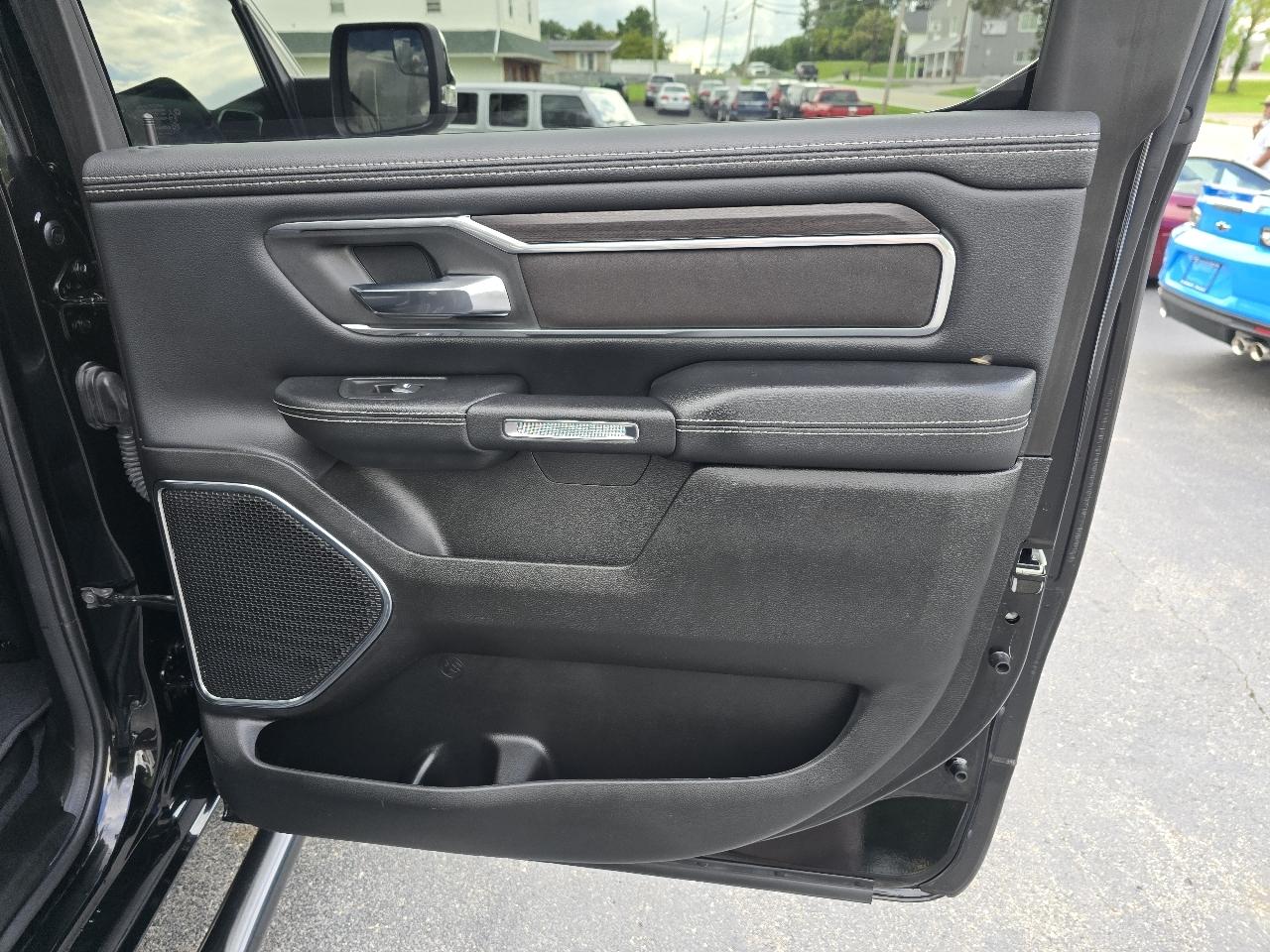 RAM 1500 Laramie Crew Cab SWB 4WD 2025