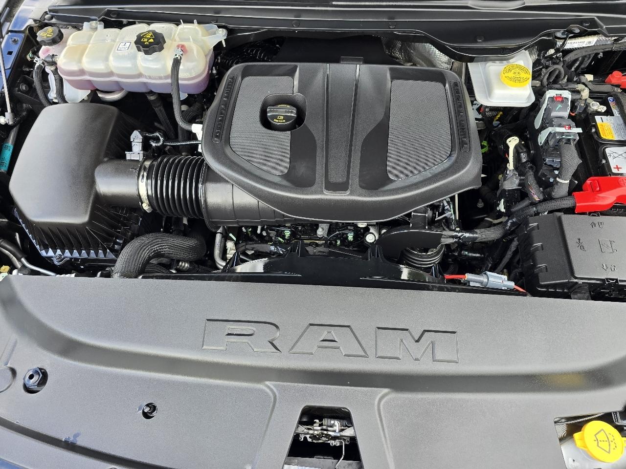 RAM 1500 Laramie Crew Cab SWB 4WD 2025