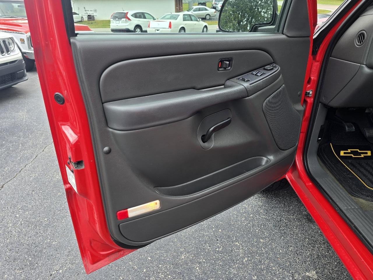 Chevrolet Silverado 1500 4WD Reg Cab 119.0" LT 2006
