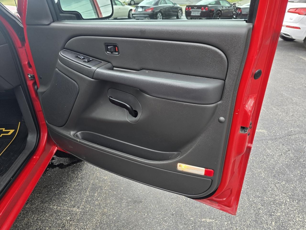 Chevrolet Silverado 1500 4WD Reg Cab 119.0" LT 2006