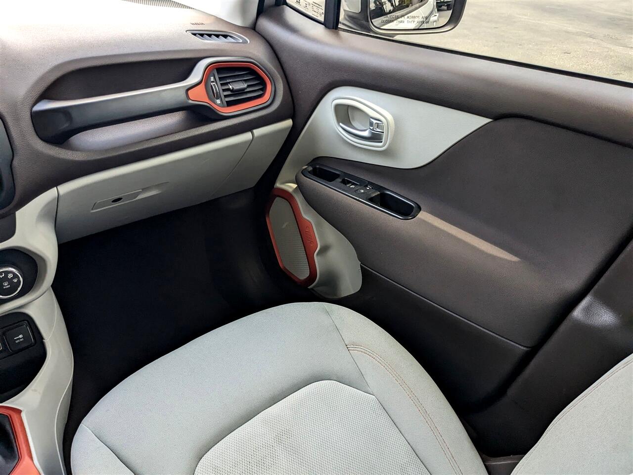 2017 Jeep Renegade Latitude North Edition photo 16