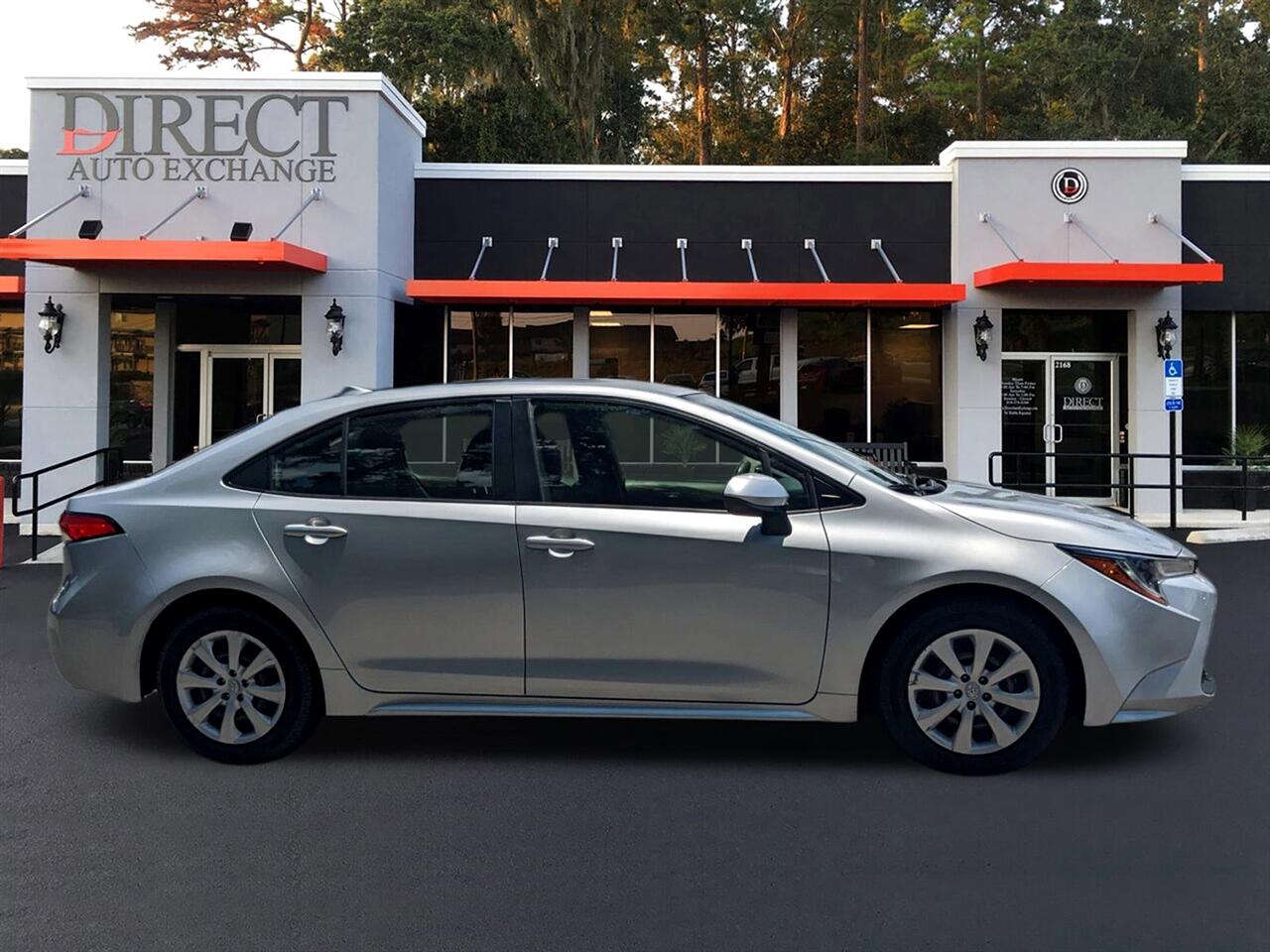 2021 Toyota Corolla LE photo 3