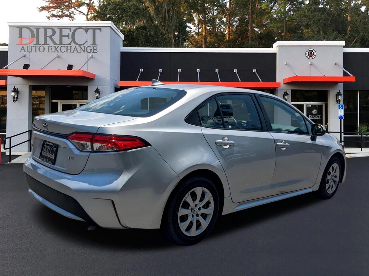 2021 Toyota Corolla LE photo 4