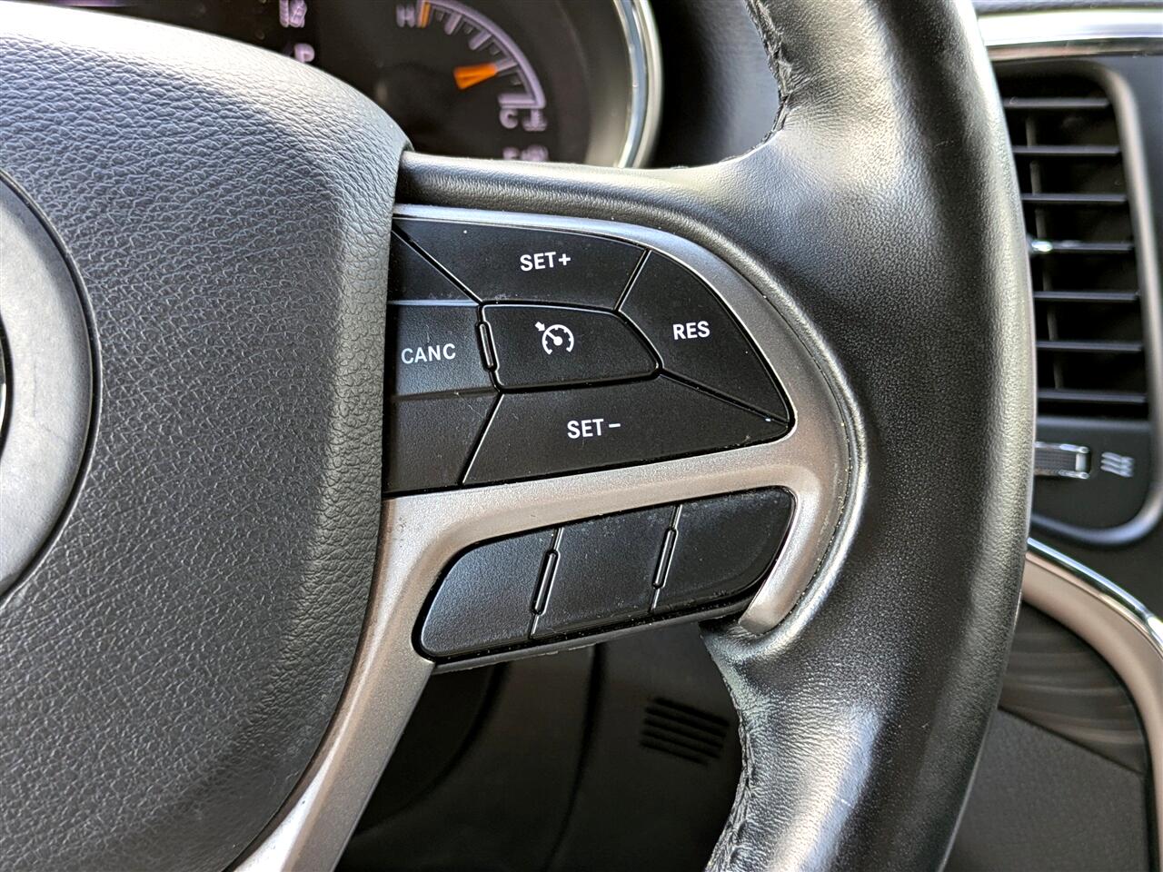 2021 Jeep Grand Cherokee Laredo E photo 23