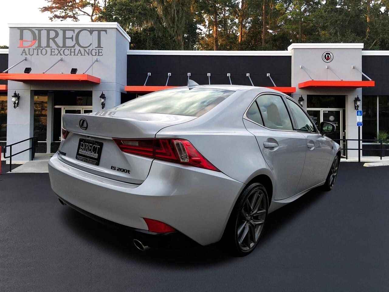 2016 Lexus IS 200t photo 4
