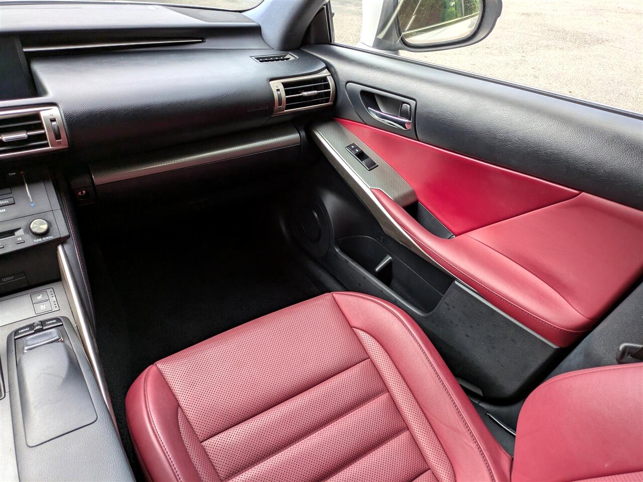 2016 Lexus IS 200t photo 15
