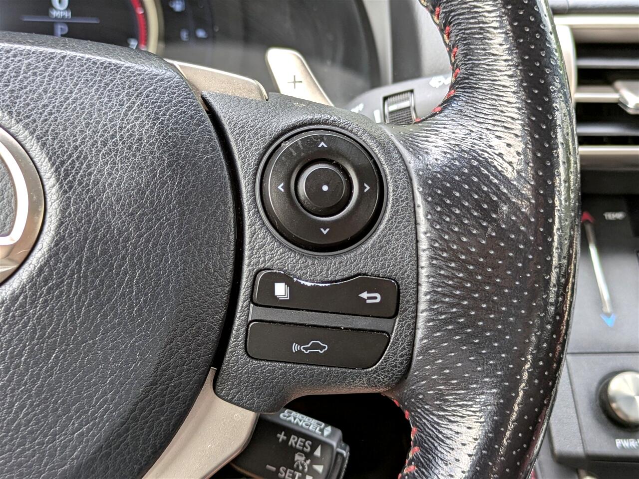2016 Lexus IS 200t photo 24