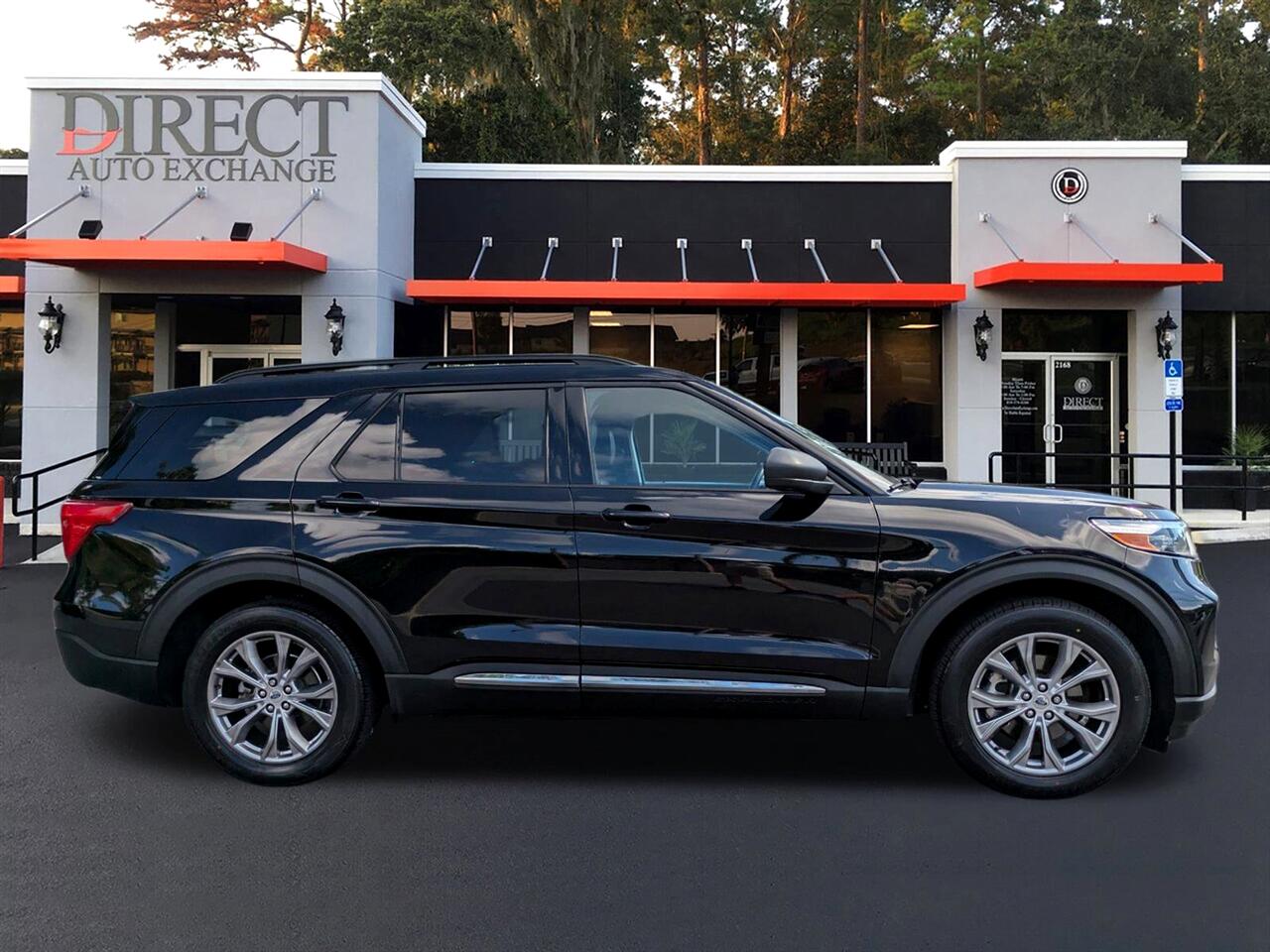 2022 Ford Explorer XLT photo 3