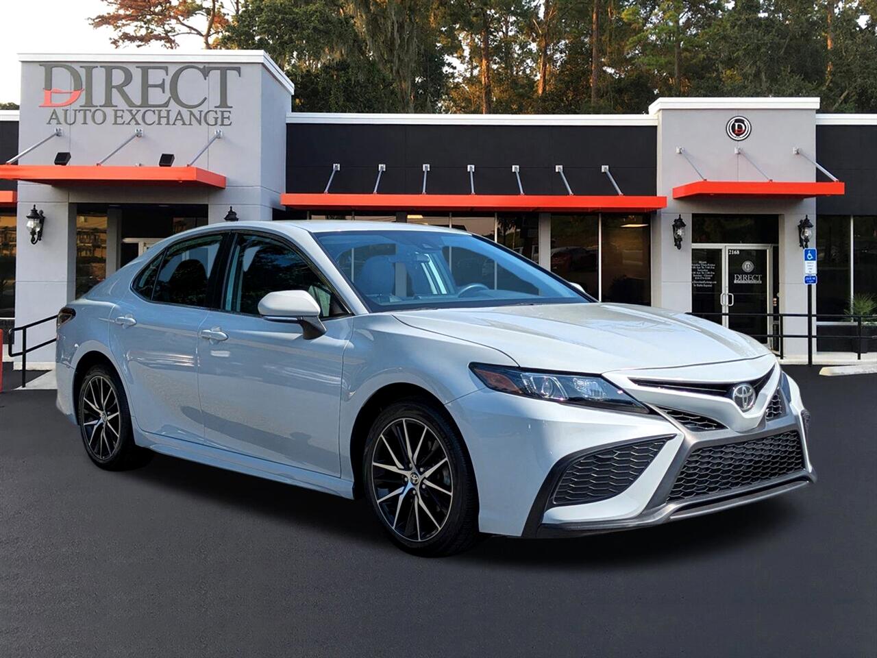 2022 Toyota Camry SE photo 2