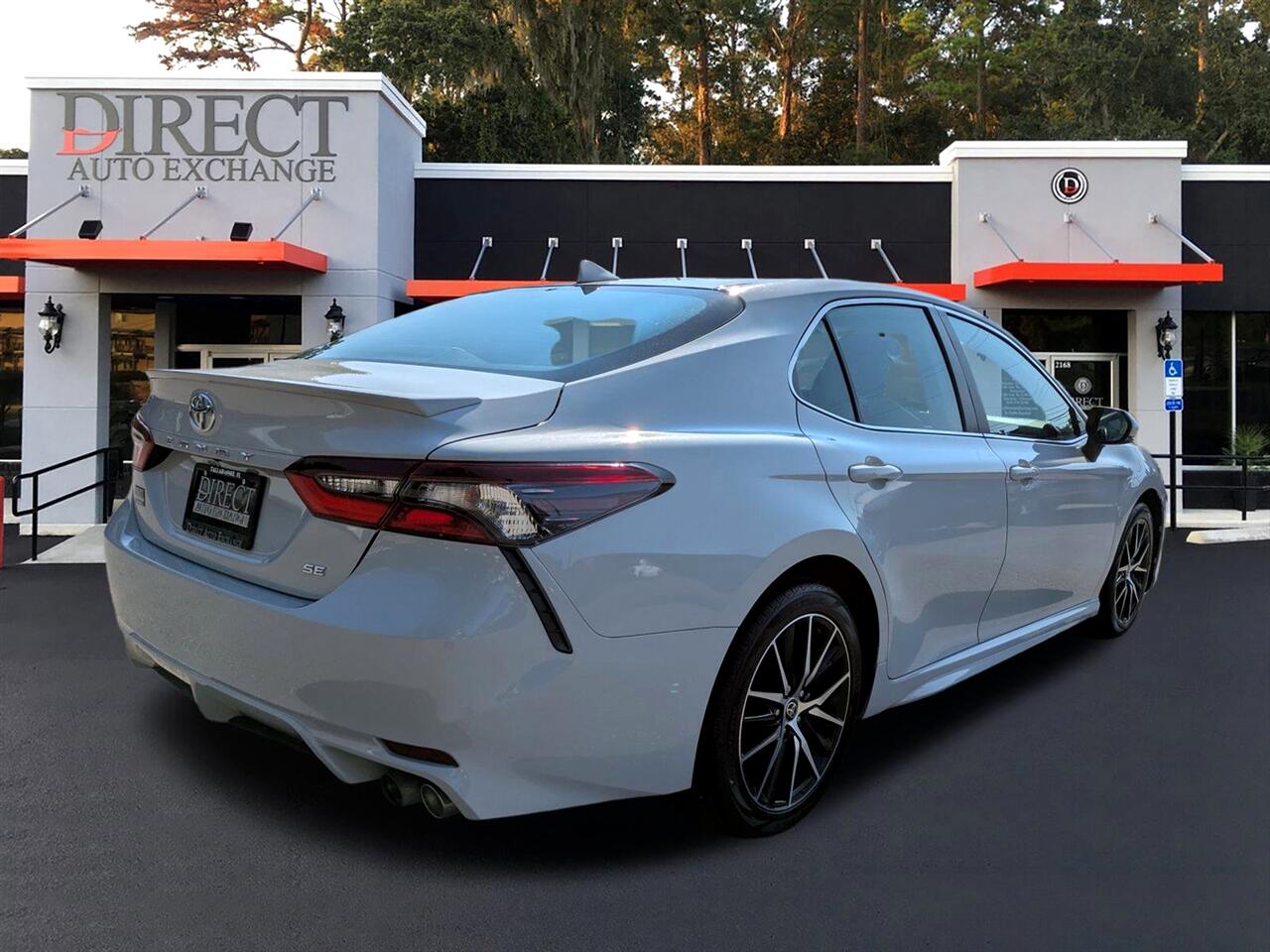 2022 Toyota Camry SE photo 4