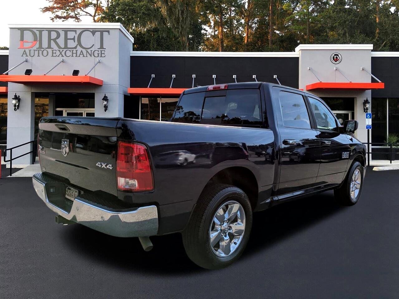 2017 Ram 1500 SLT photo 4