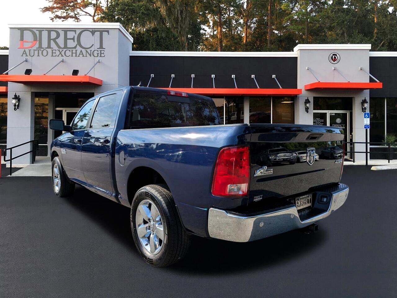 2017 Ram 1500 SLT photo 6