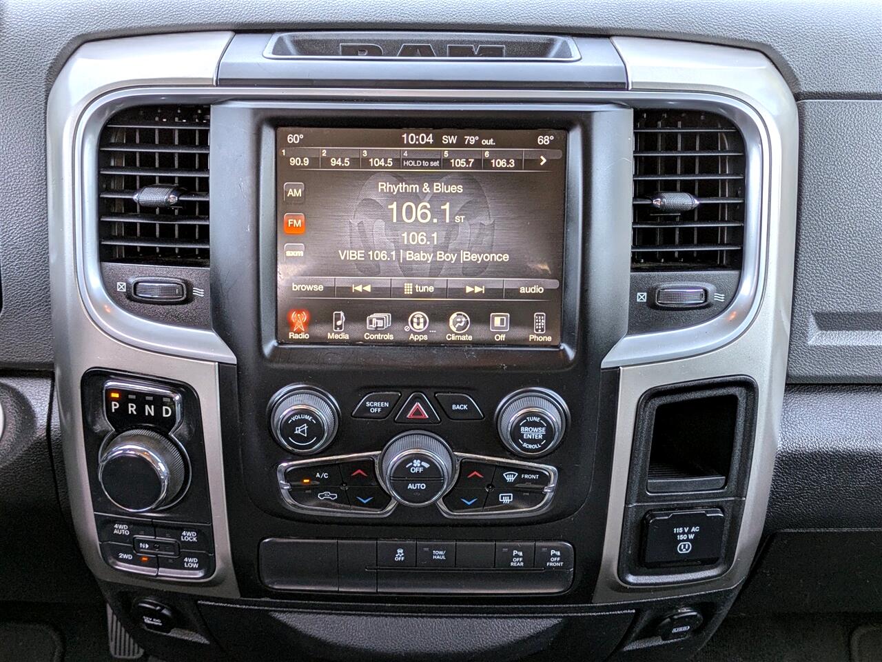 2017 Ram 1500 SLT photo 17