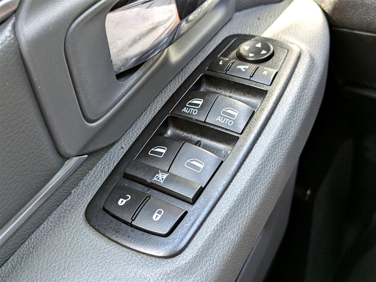 2017 Ram 1500 SLT photo 22