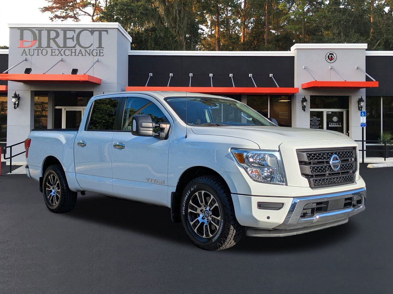 2021 Nissan Titan SV Crew Cab photo 2