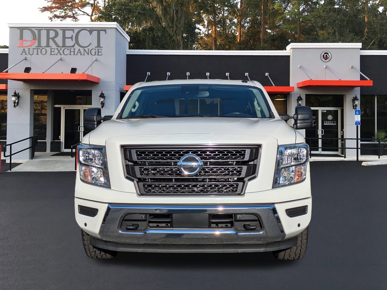 2021 Nissan Titan SV Crew Cab photo 6
