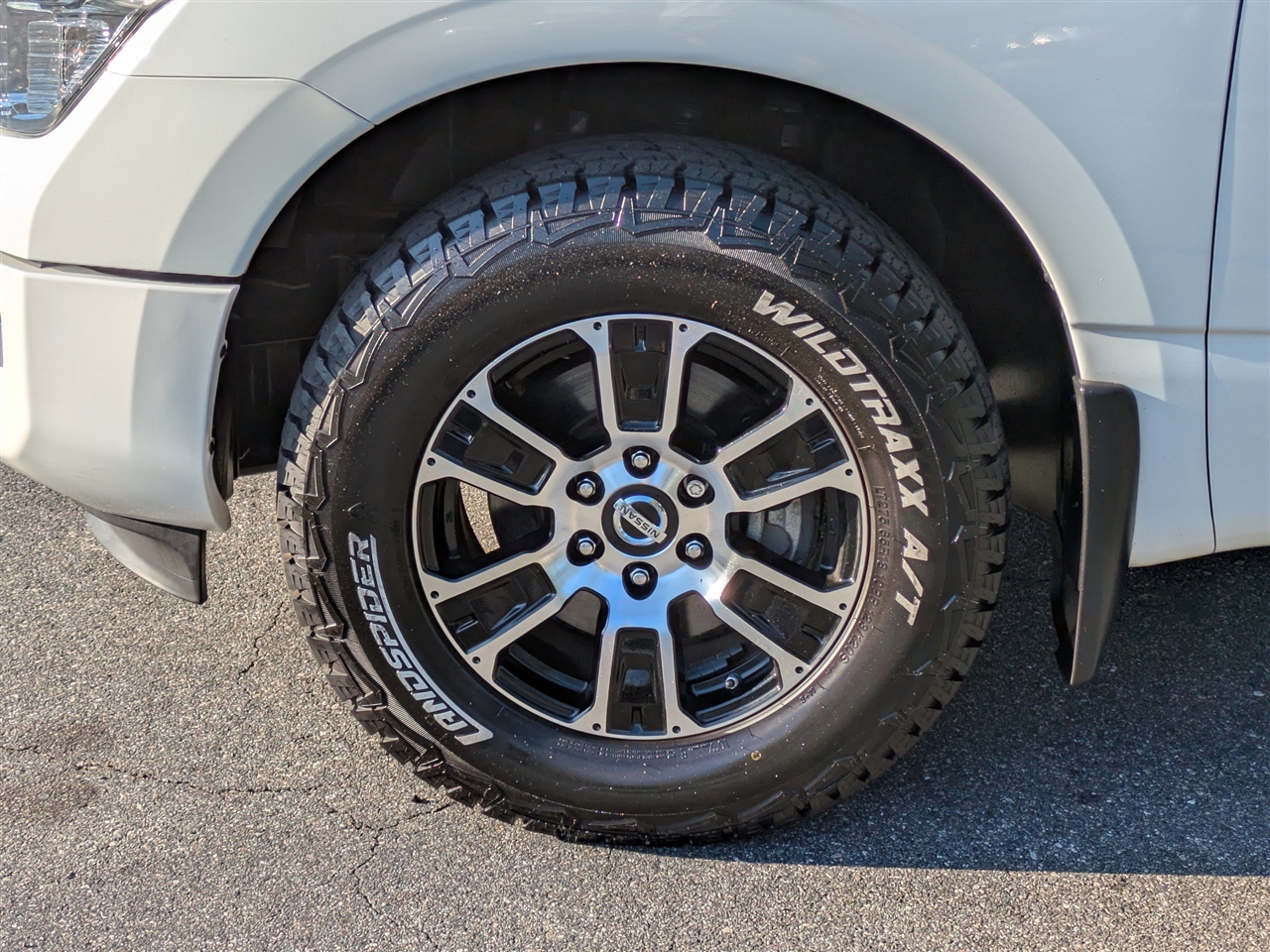 2021 Nissan Titan SV Crew Cab photo 7