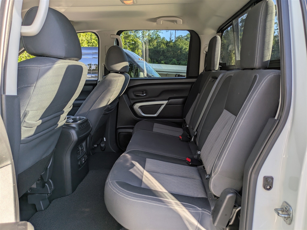 2021 Nissan Titan SV Crew Cab photo 10