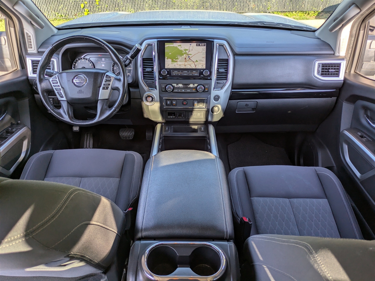 2021 Nissan Titan SV Crew Cab photo 11