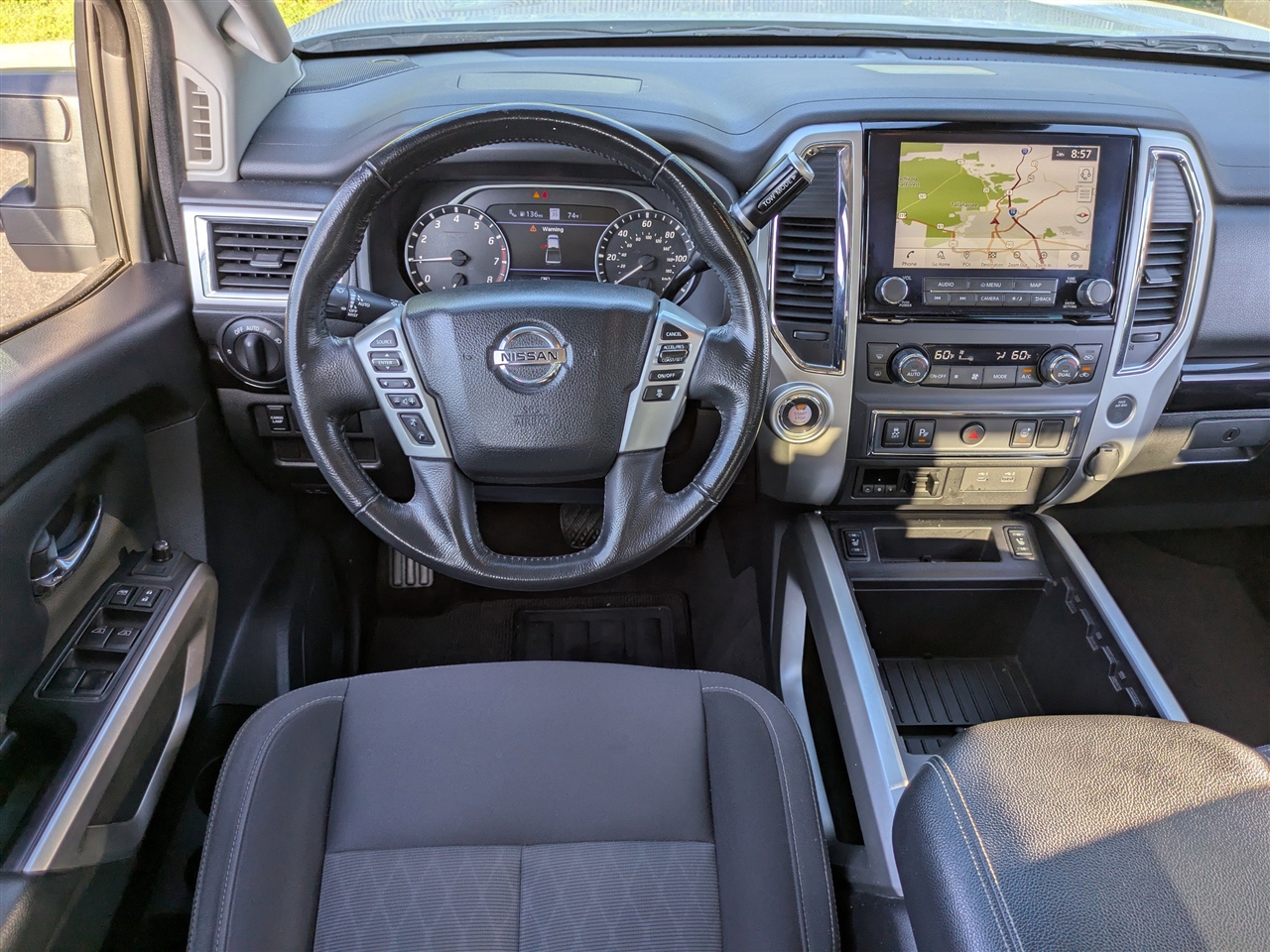 2021 Nissan Titan SV Crew Cab photo 12