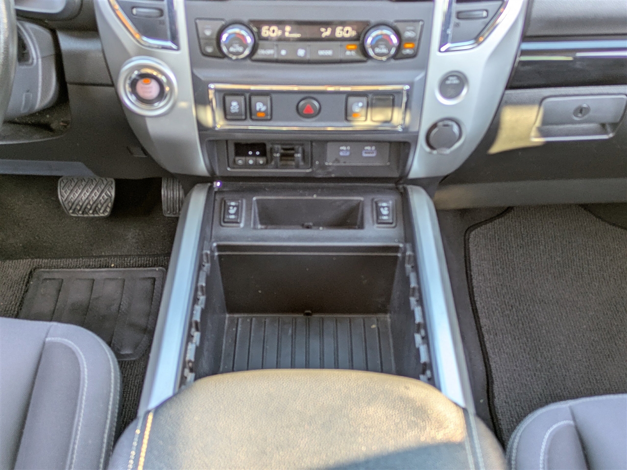 2021 Nissan Titan SV Crew Cab photo 15