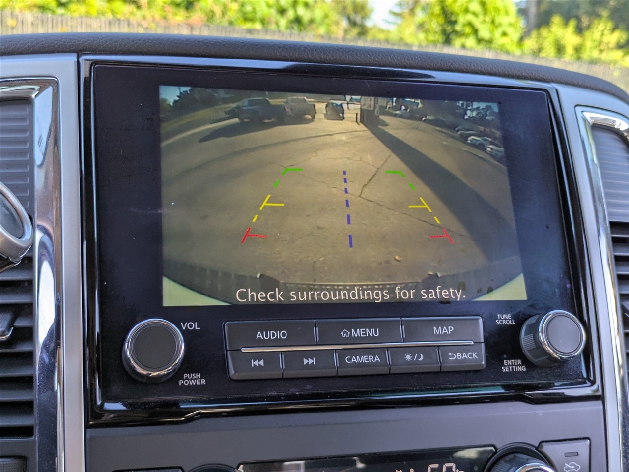 2021 Nissan Titan SV Crew Cab photo 17