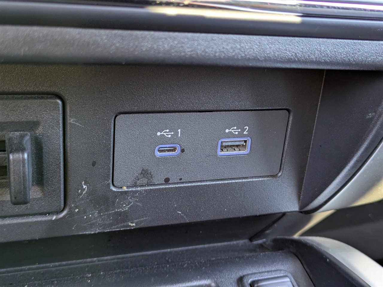 2021 Nissan Titan SV Crew Cab photo 19
