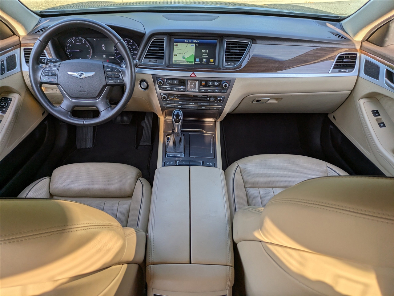 2015 Hyundai Genesis 3.8 photo 12