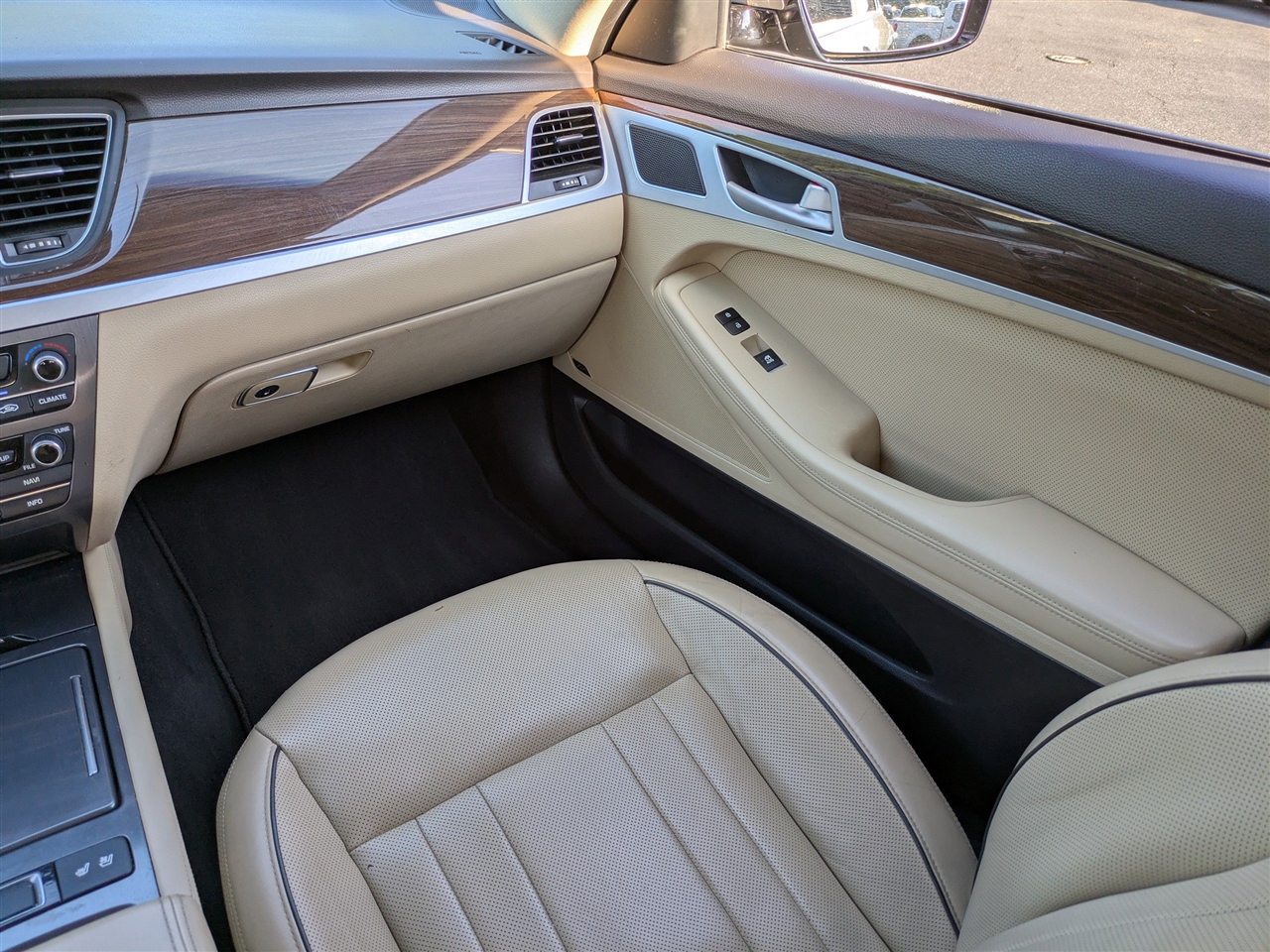 2015 Hyundai Genesis 3.8 photo 14