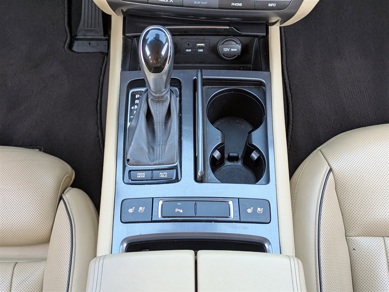 2015 Hyundai Genesis 3.8 photo 16