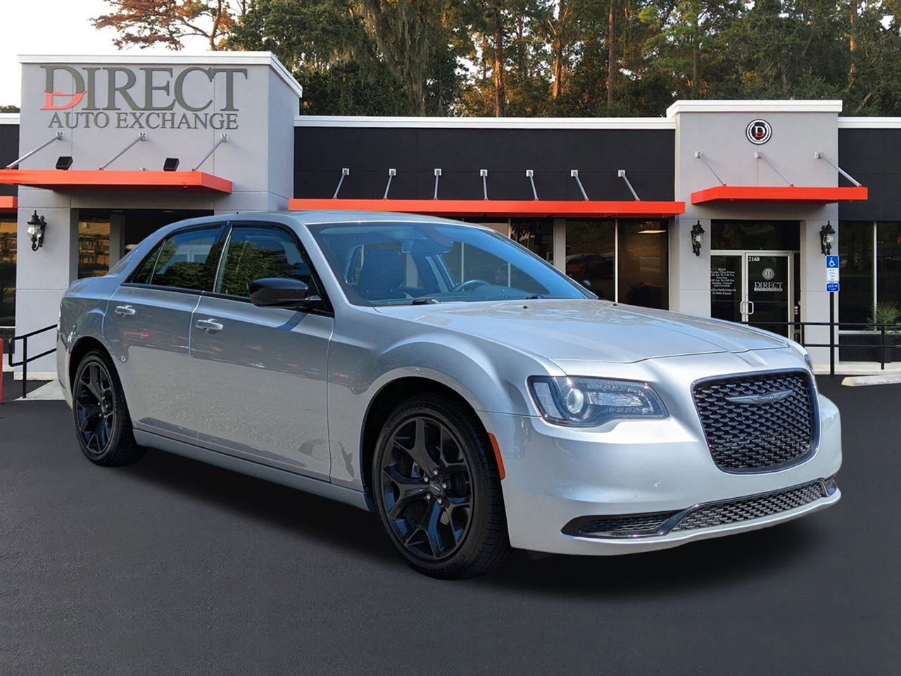 2022 Chrysler 300 Touring photo 2