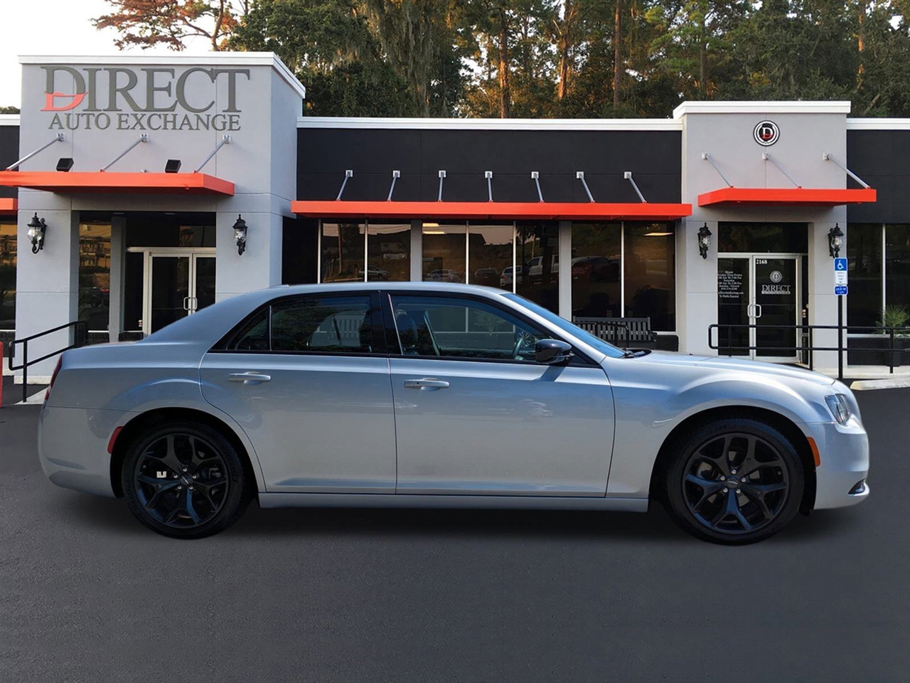 2022 Chrysler 300 Touring photo 3