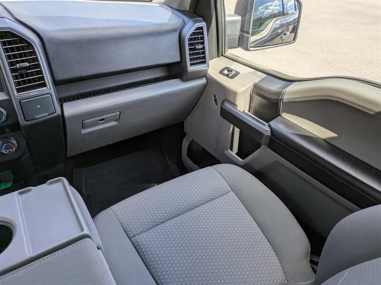 2020 Ford F-150 XLT photo 16